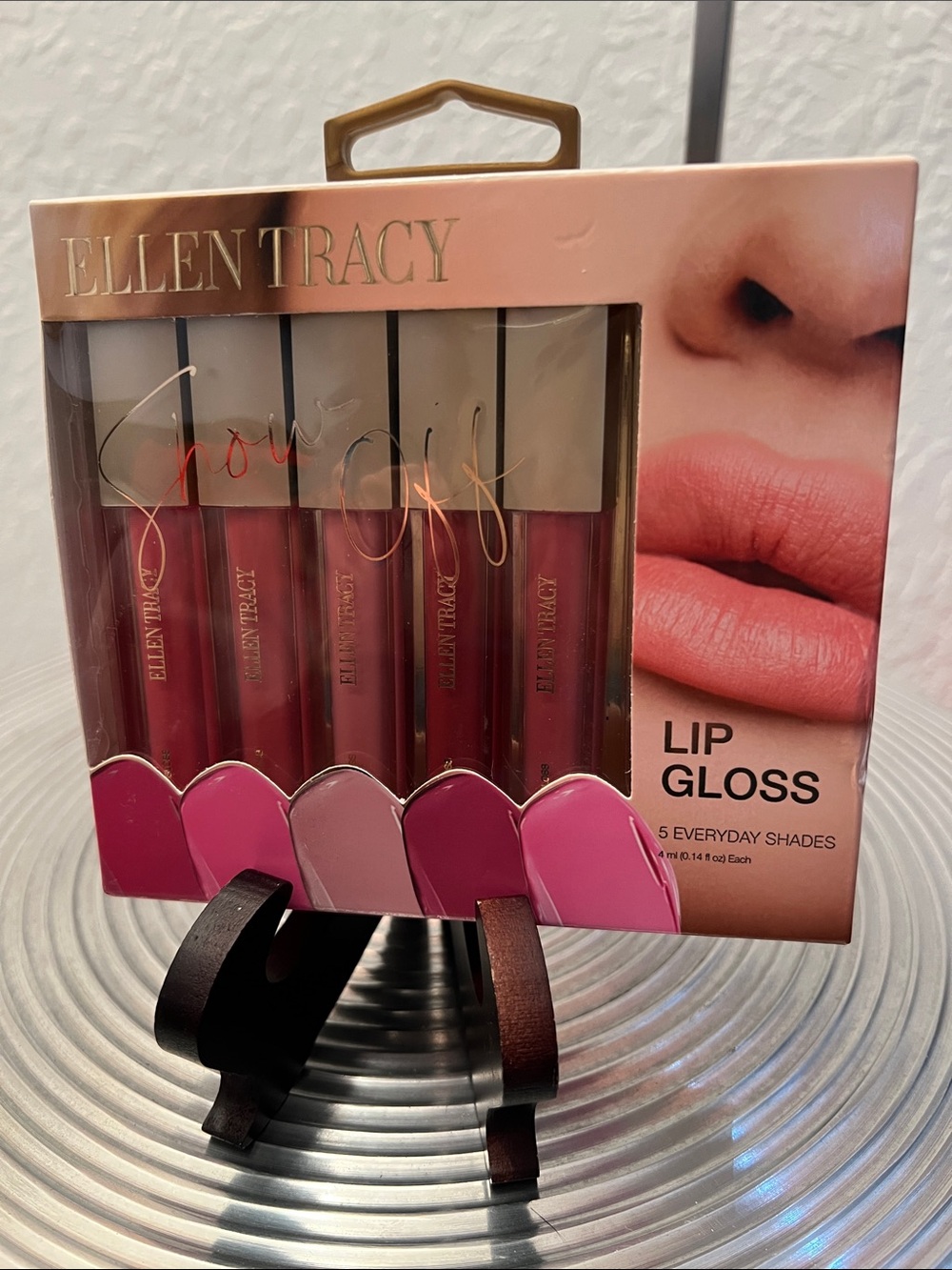 ELLEN TRACY 5 EVERYDAY SHADES OF LIP GLOSS